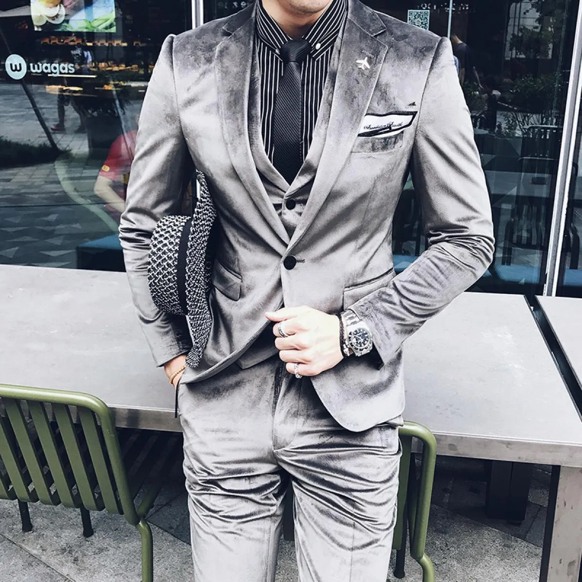 2022 nuovi abiti da uomo in velluto argento alla moda con risvolto dentellato tre pezzi blazer da ballo formale per uomo vendita