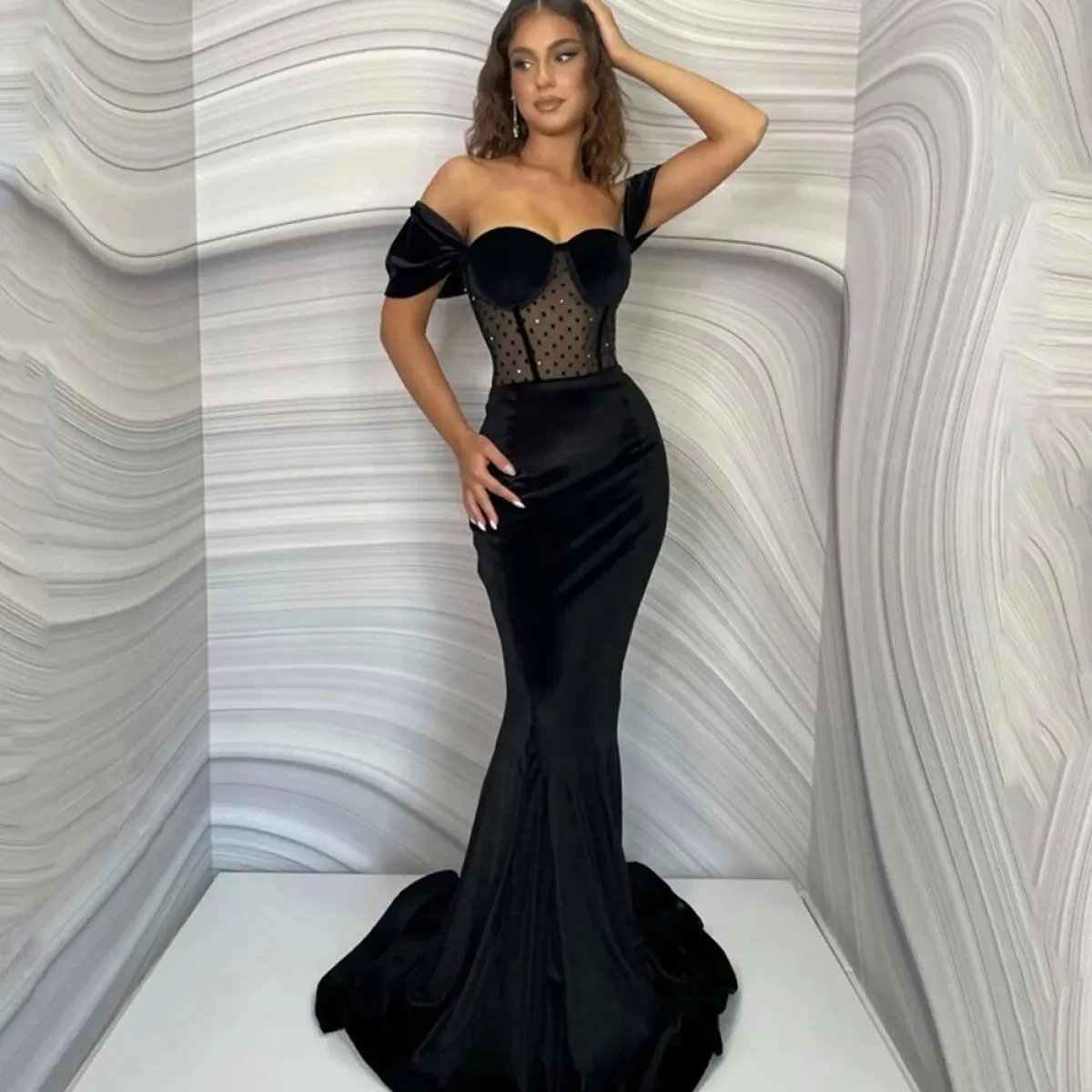 Abiti da ballo in velluto nero 2022 con spalle scoperte Abiti da sera Dot Sweetheart Lunghezza pavimento Abiti da festa per invi