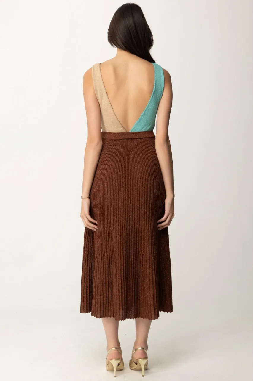 Abito con cut-out e gonna plissé MATTONE