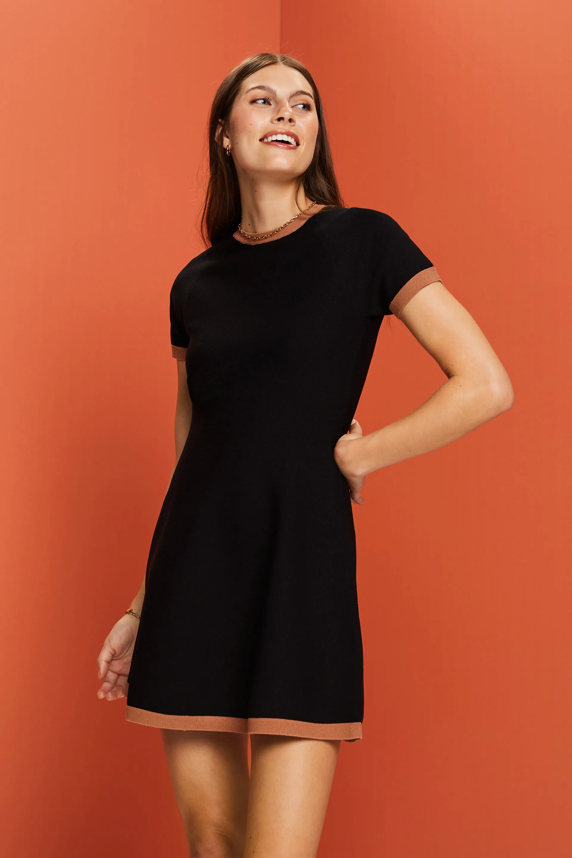 Abito in maglia con manica corta