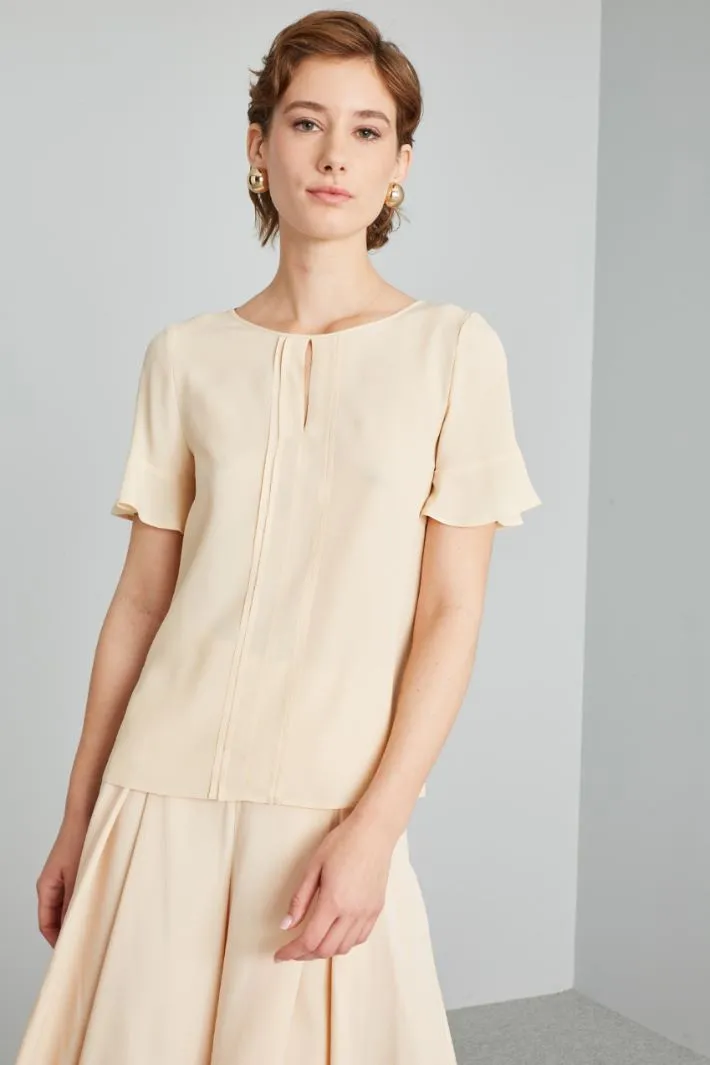 Blusa con pieghe ribattute
