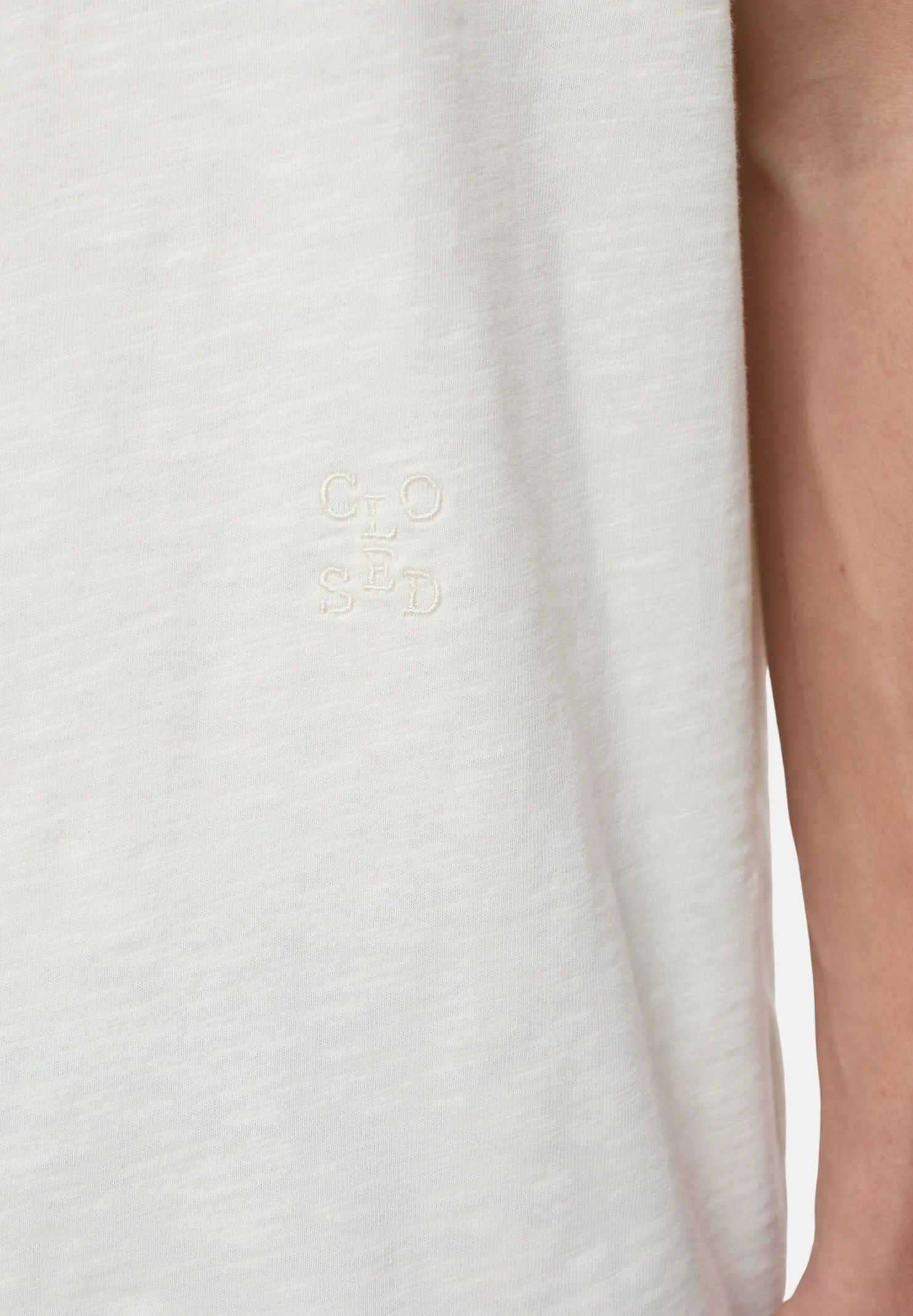 C85026-45C-EM - T-shirt - CLOSED
