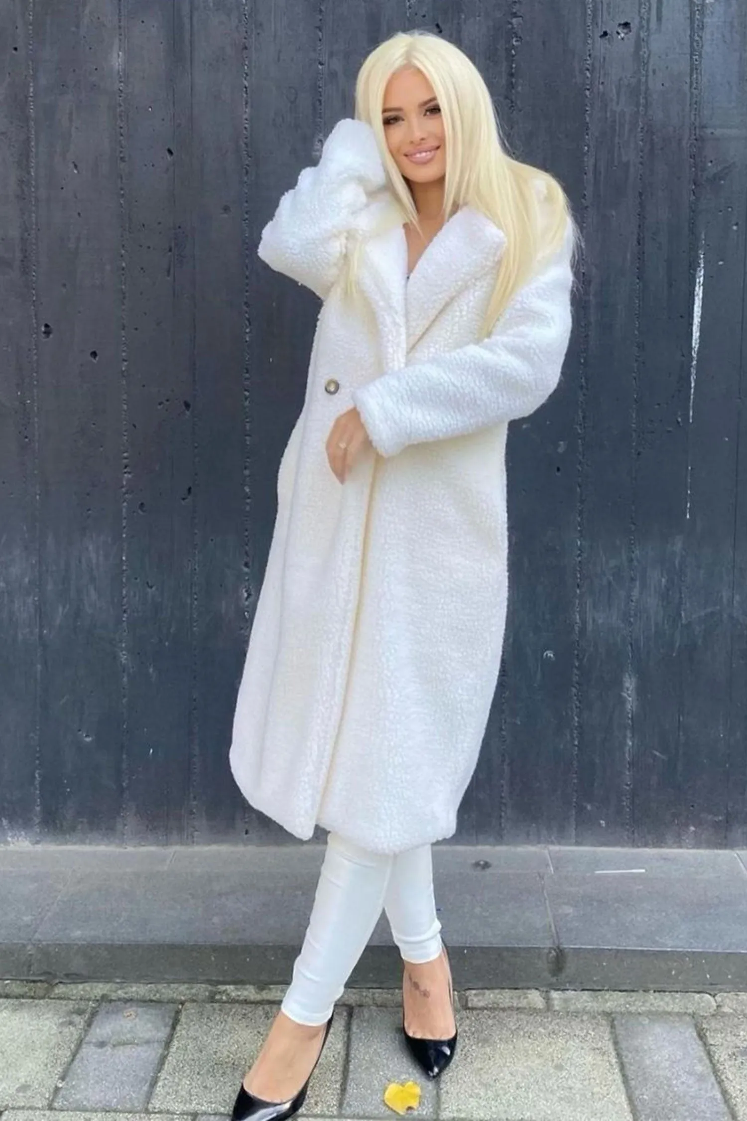 Cappotto teddy beige lungo con tasche