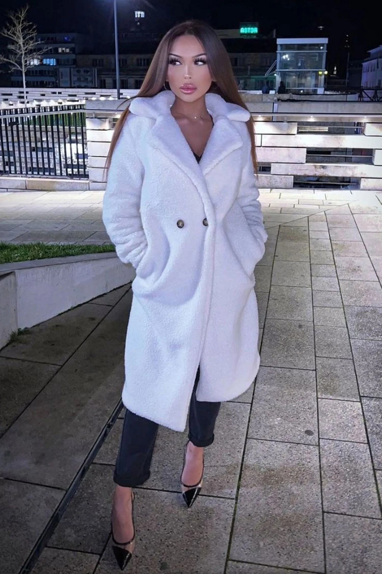 Cappotto teddy beige lungo con tasche