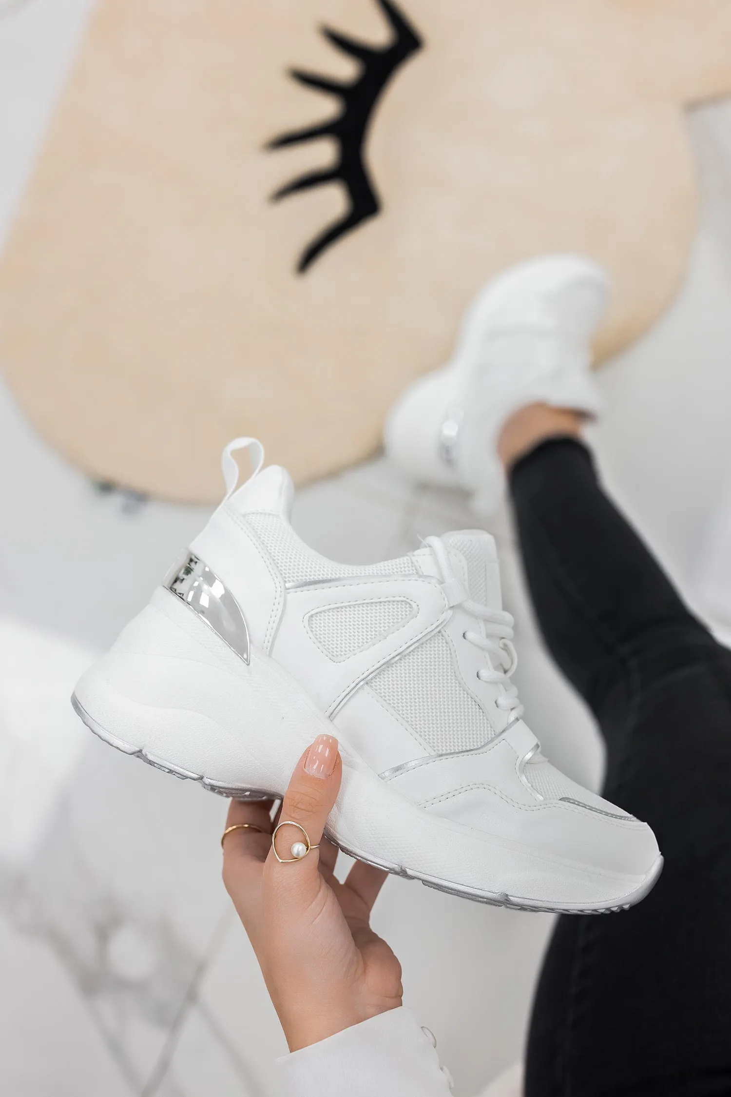 DONER - Sneakers bianche scamosciate con suola spessa