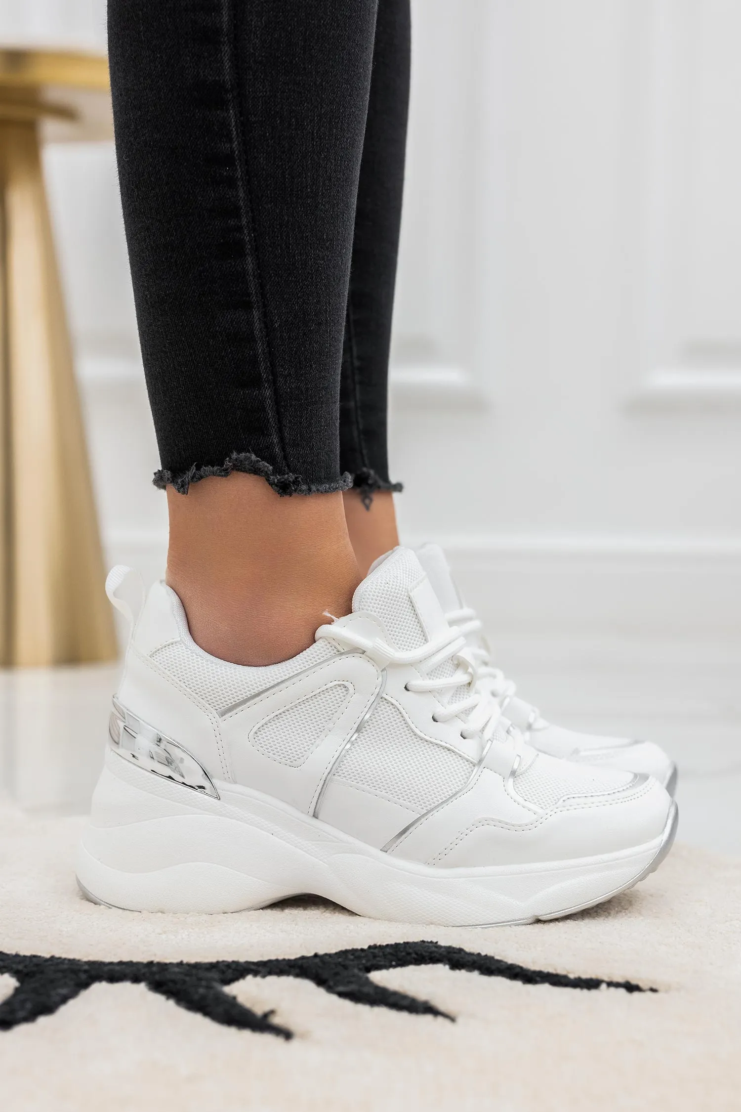 DONER - Sneakers bianche scamosciate con suola spessa