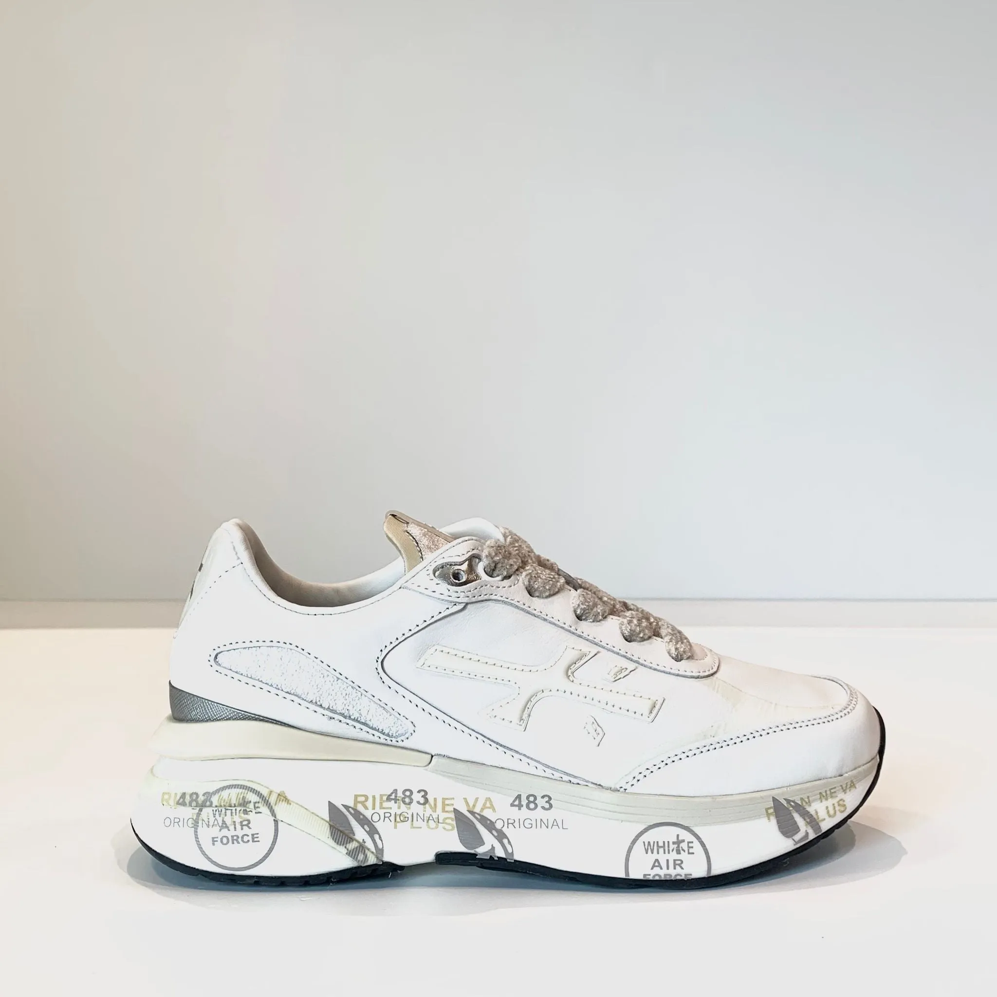 DW-Moerun-D 6989 White Woman  