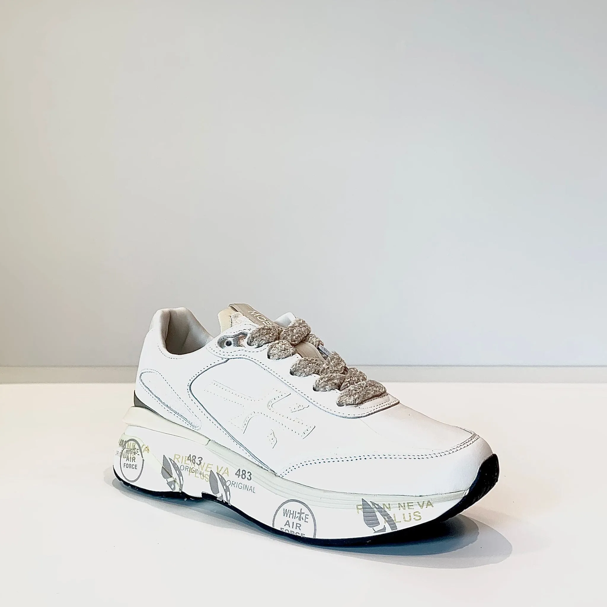 DW-Moerun-D 6989 White Woman  