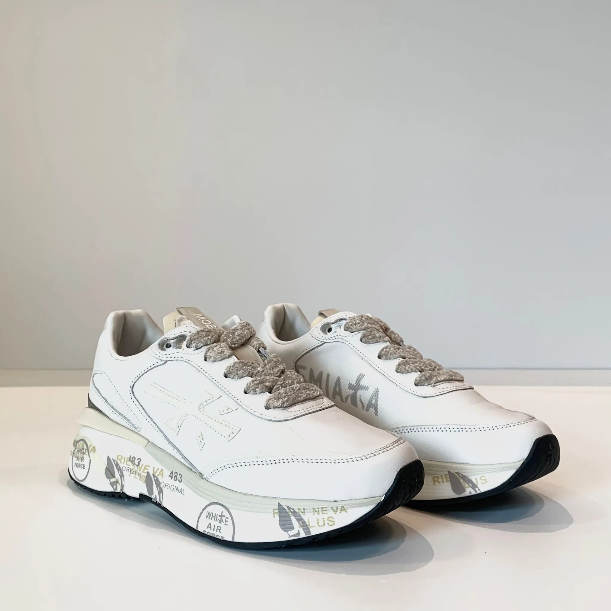 DW-Moerun-D 6989 White Woman  