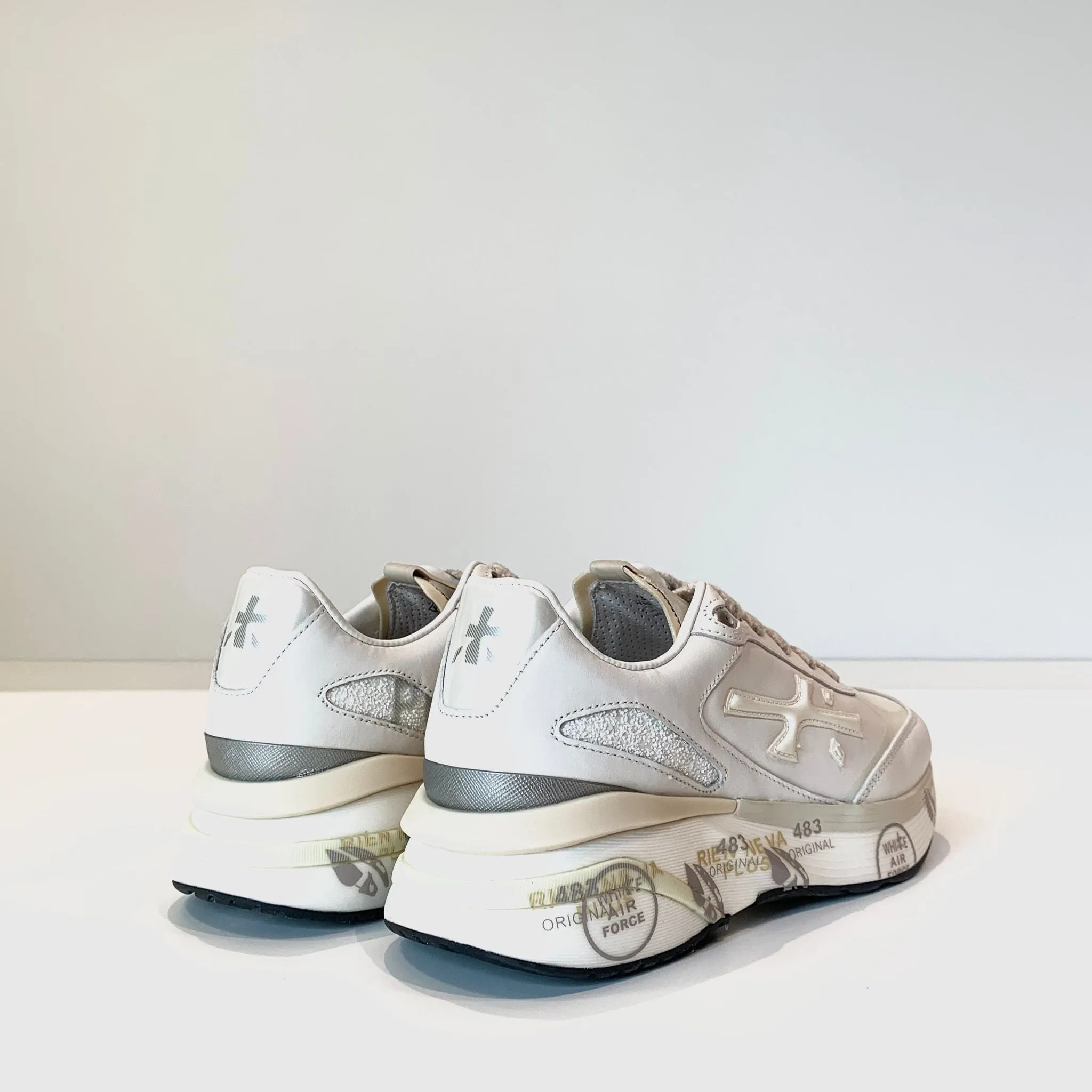 DW-Moerun-D 6989 White Woman  