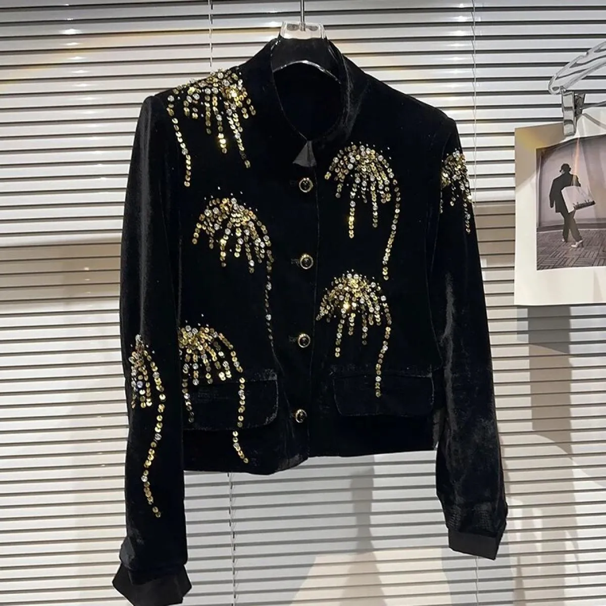 Giacca corta da donna con collo in piedi in velluto con motivo fuochi d'artificio con paillettes di High Street 2023 del nuoviss
