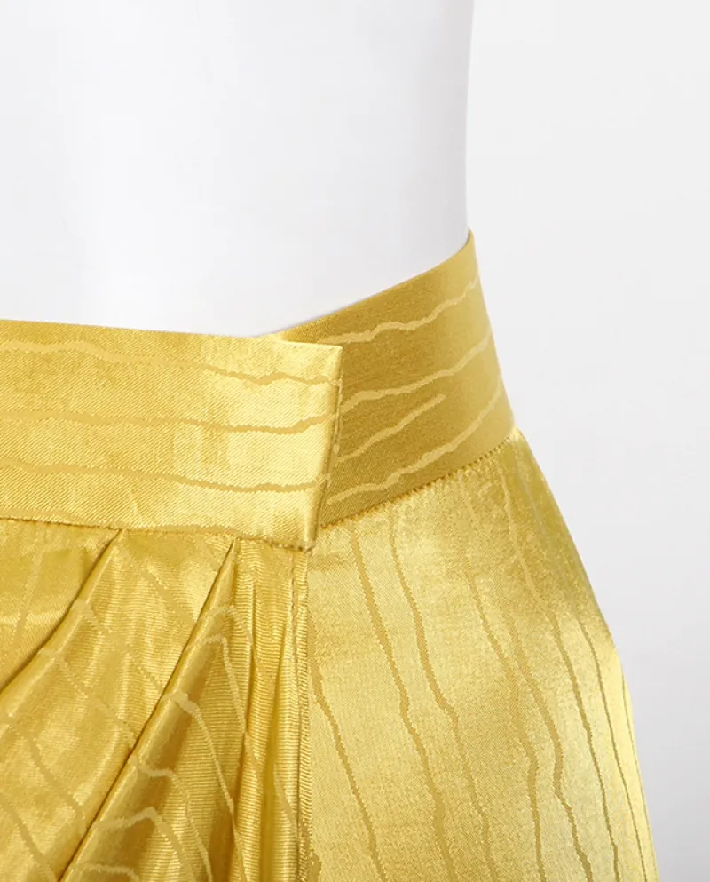 Gonna lunga da donna elegante e aggraziata in tinta unita a pieghe a vita alta con spacco irregolare