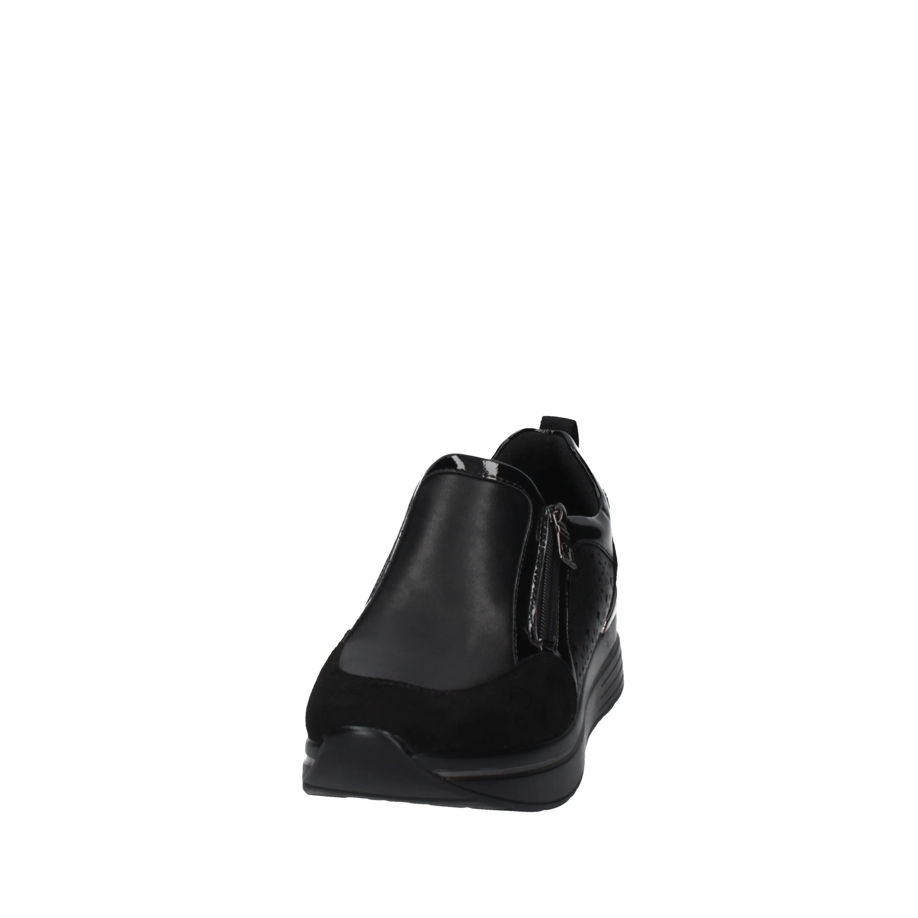 inblu slip on in 389  