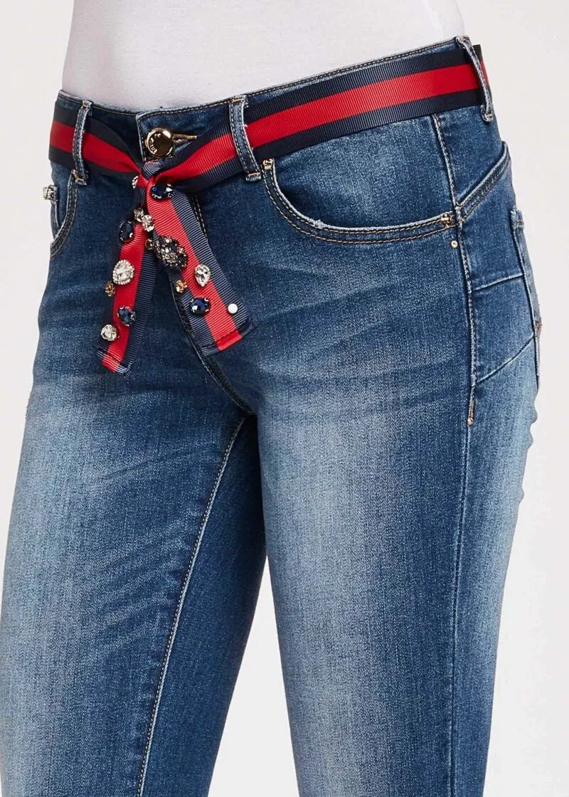Jeans skinny con cintura