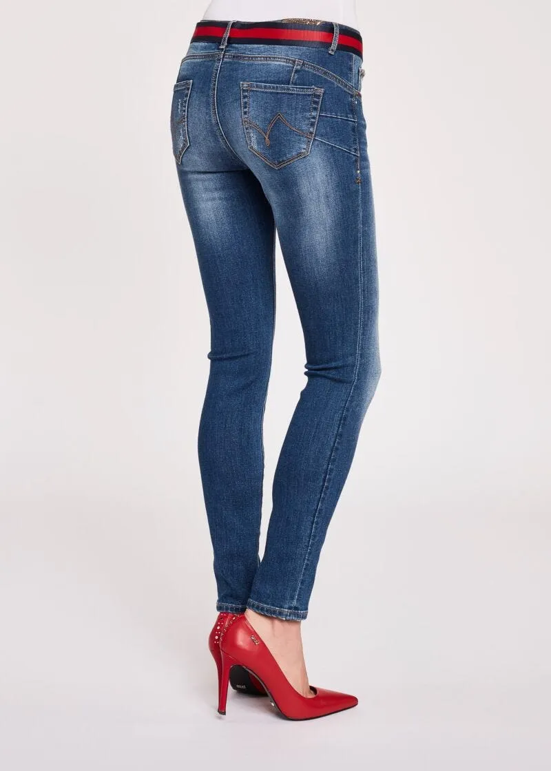 Jeans skinny con cintura
