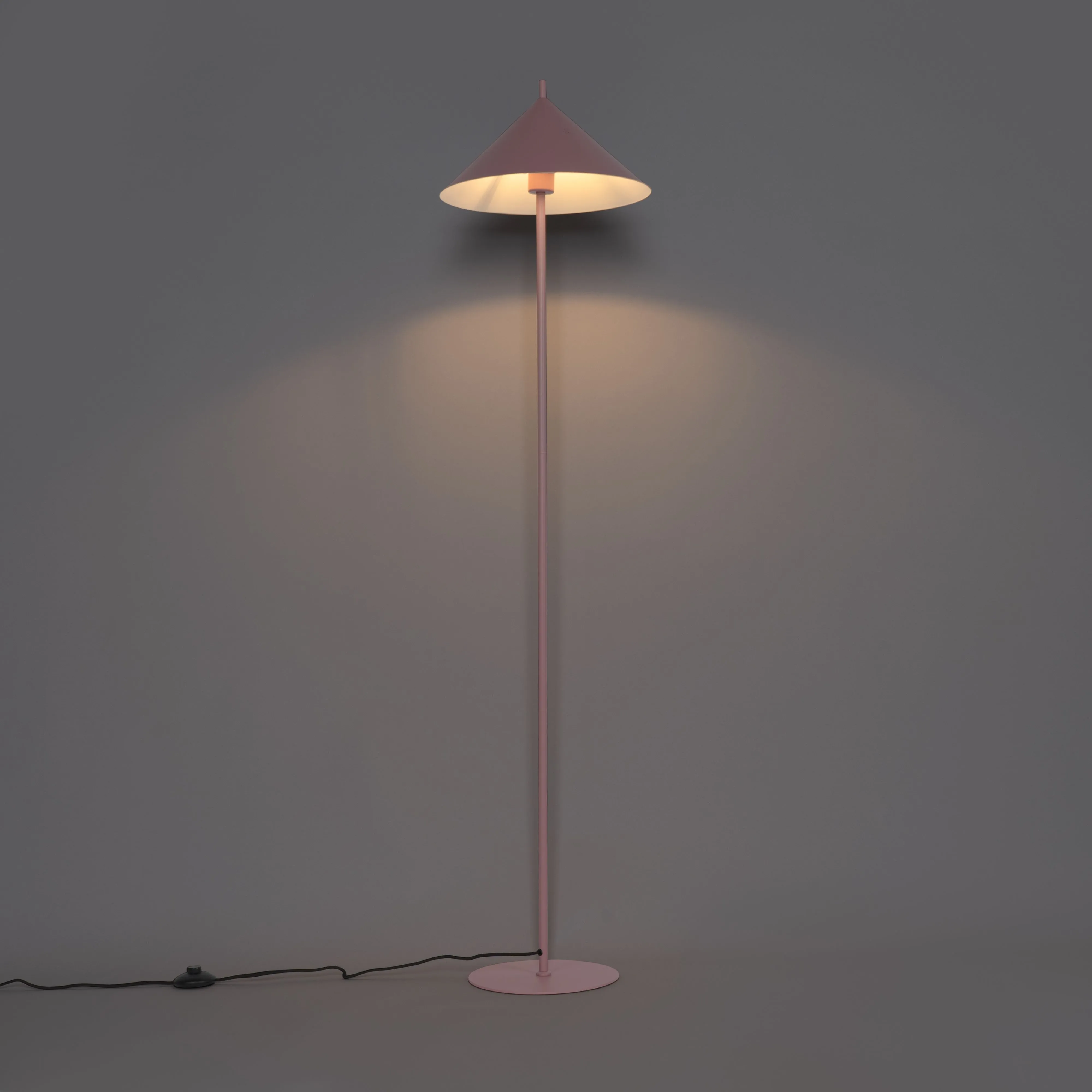 Lampada da terra di design rosa Triangolo - Triangolo