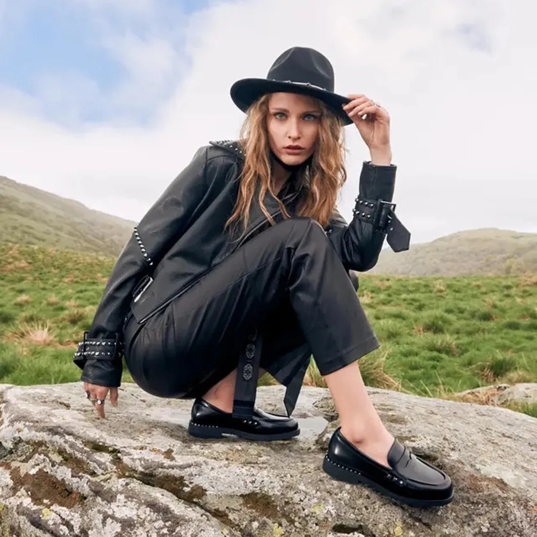 Mocassino Ash Whisper Studs 01 in pelle nera con borchie