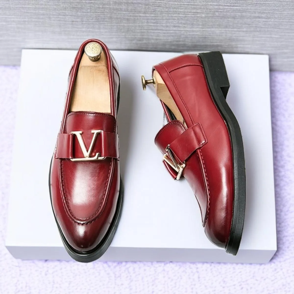 Nuovi mocassini neri da uomo scarpe in pelle pu business marrone rosso traspirante slip on scarpe solide fatte a mano spedizione