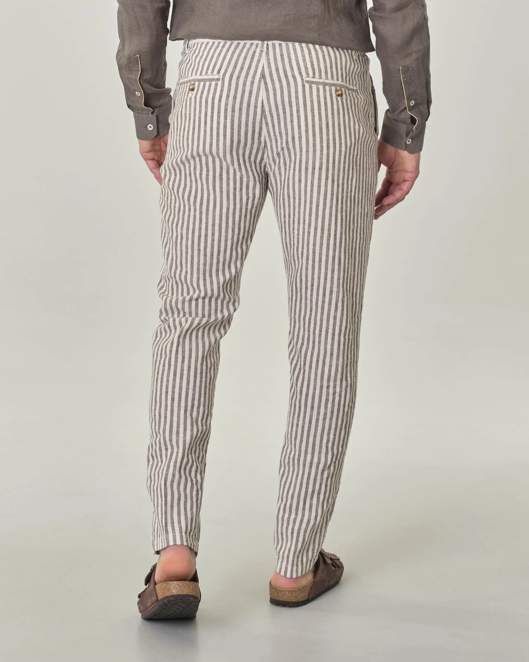 Pantalaccio a righe verdi militare e bianche in cotone e lino carrot fit