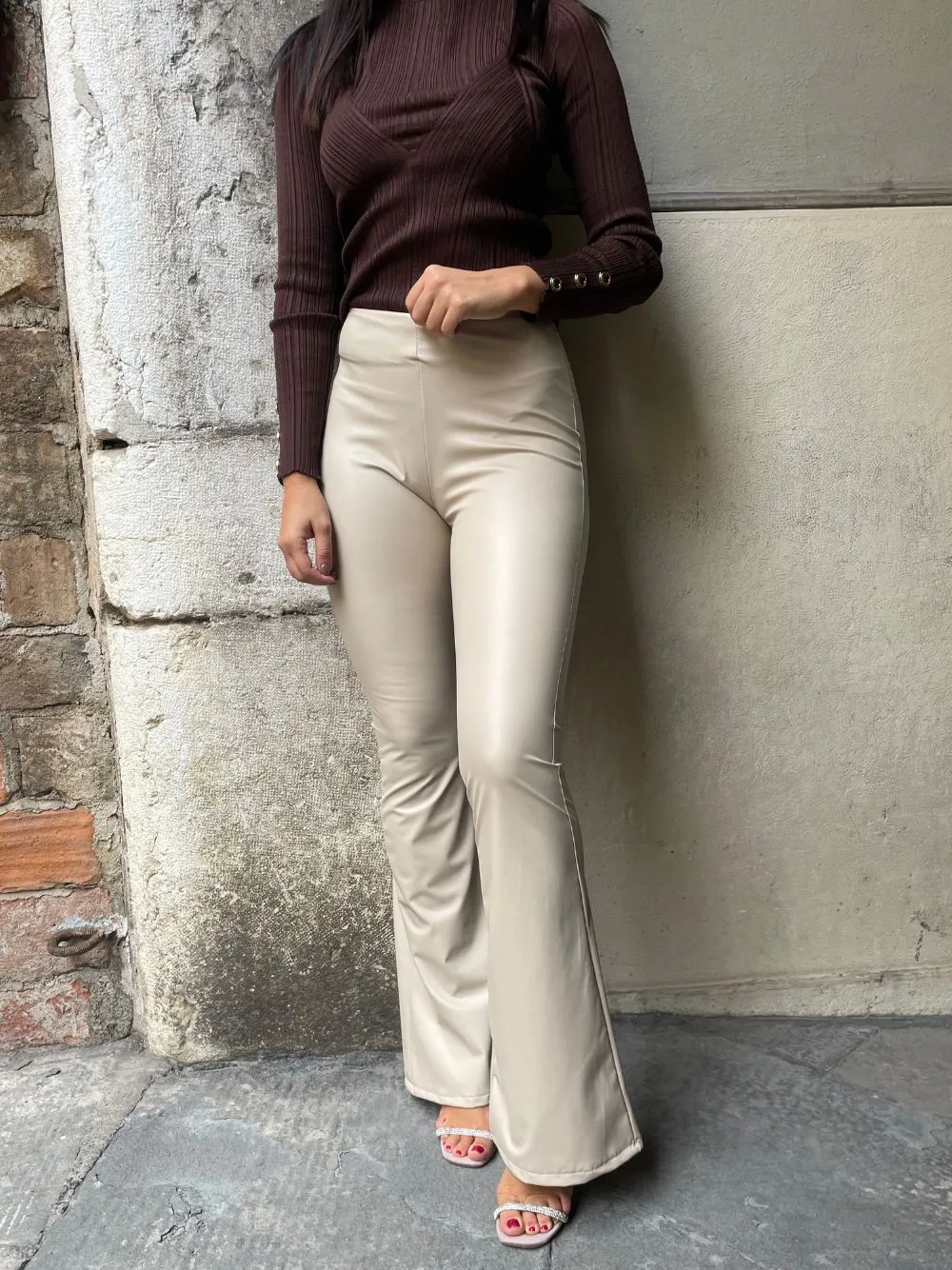 Pantalone a zampa ecopelle