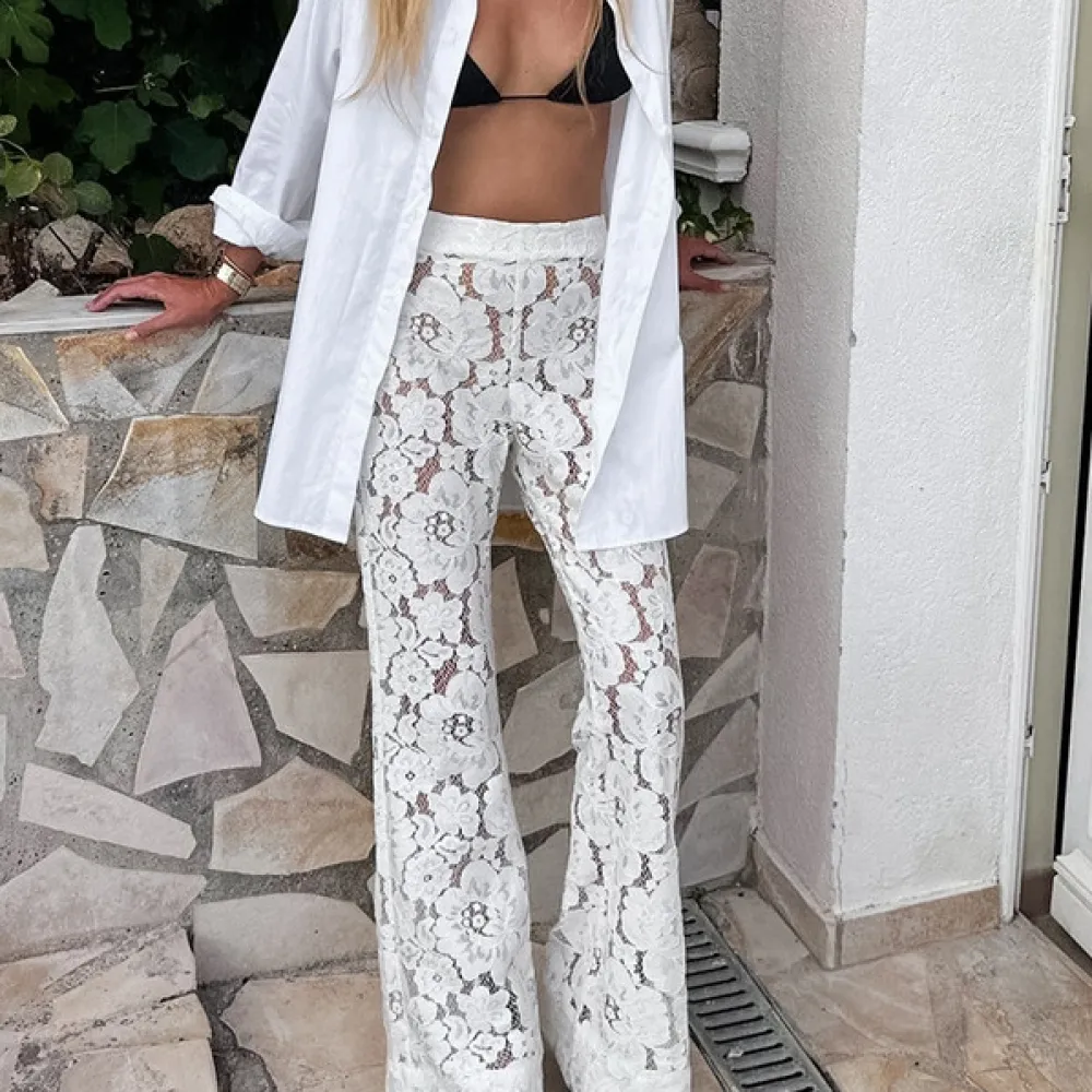 Pantaloni a zampa d'elefante jacquard e 2024 primavera ed estate nuove donne pizzo jacquard fiore cavo dimagrante micro-svasato
