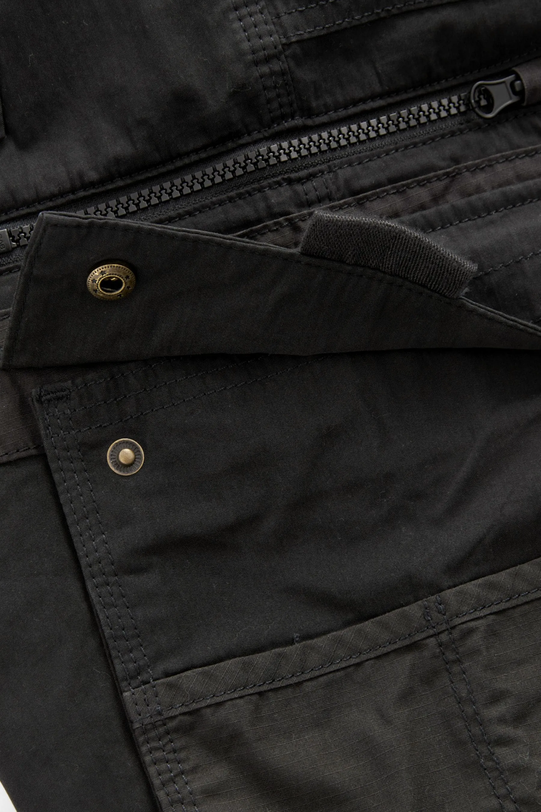 Pantaloni cargo tecnologici con cintura