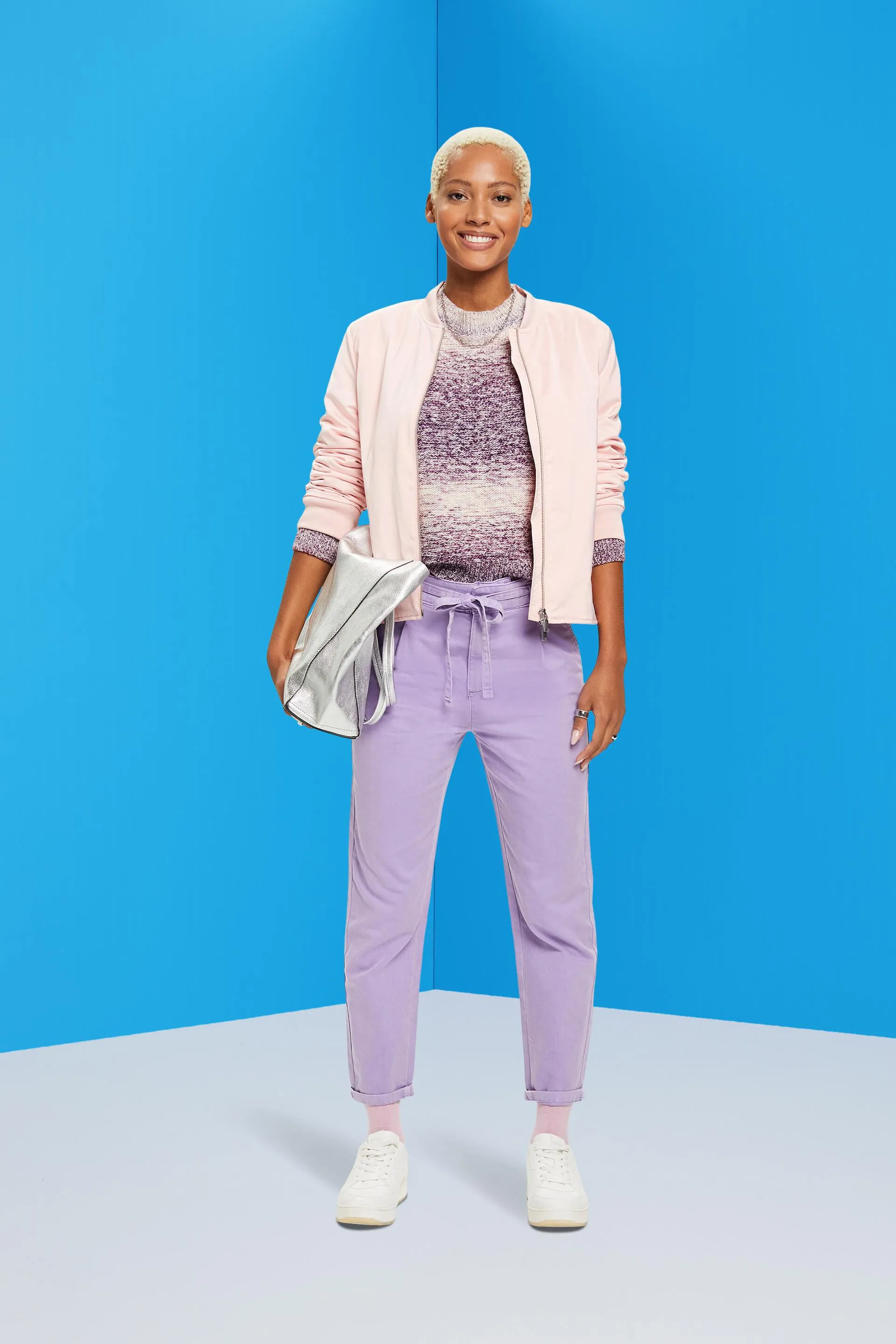 Pantaloni chino con cintura da annodare
