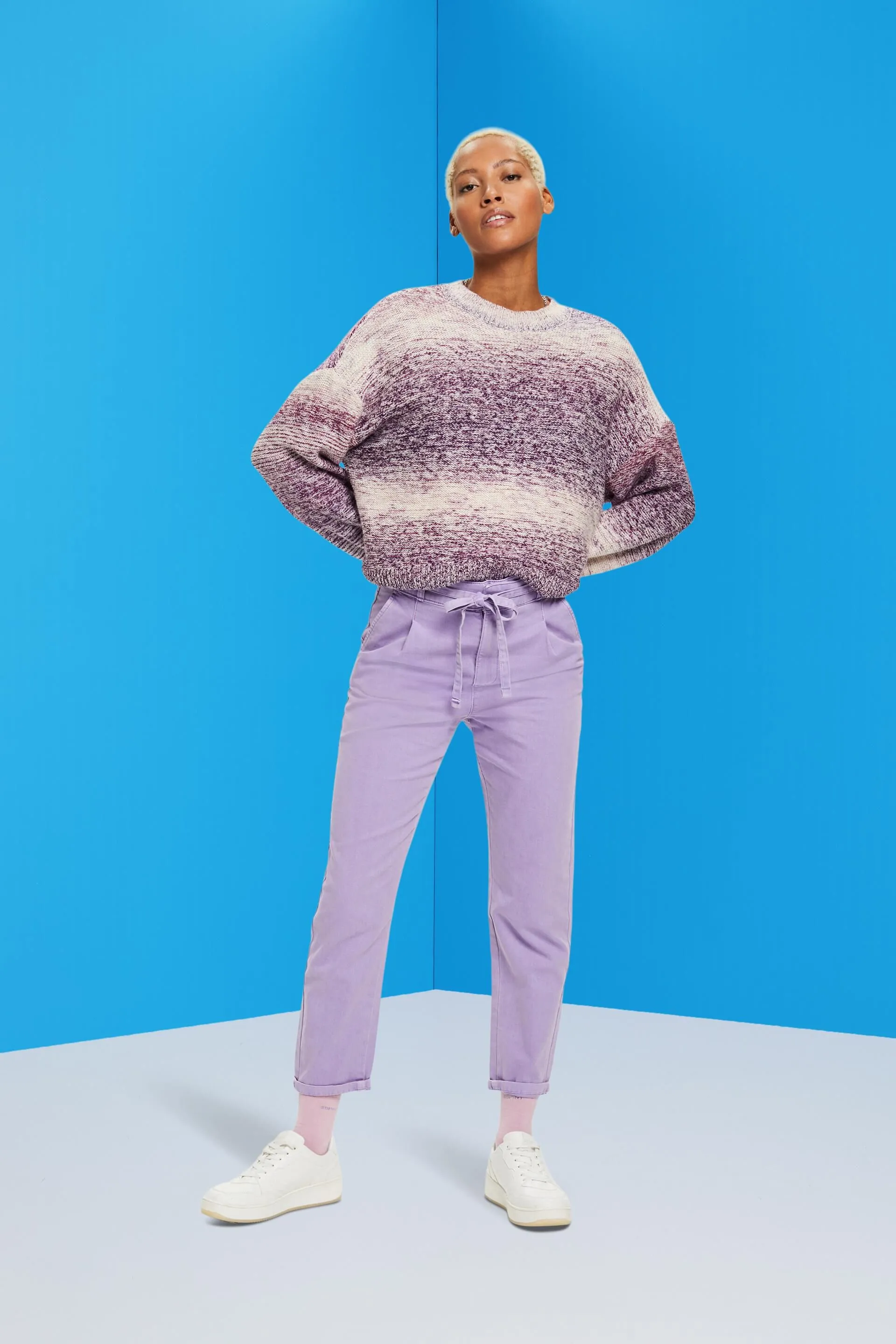 Pantaloni chino con cintura da annodare