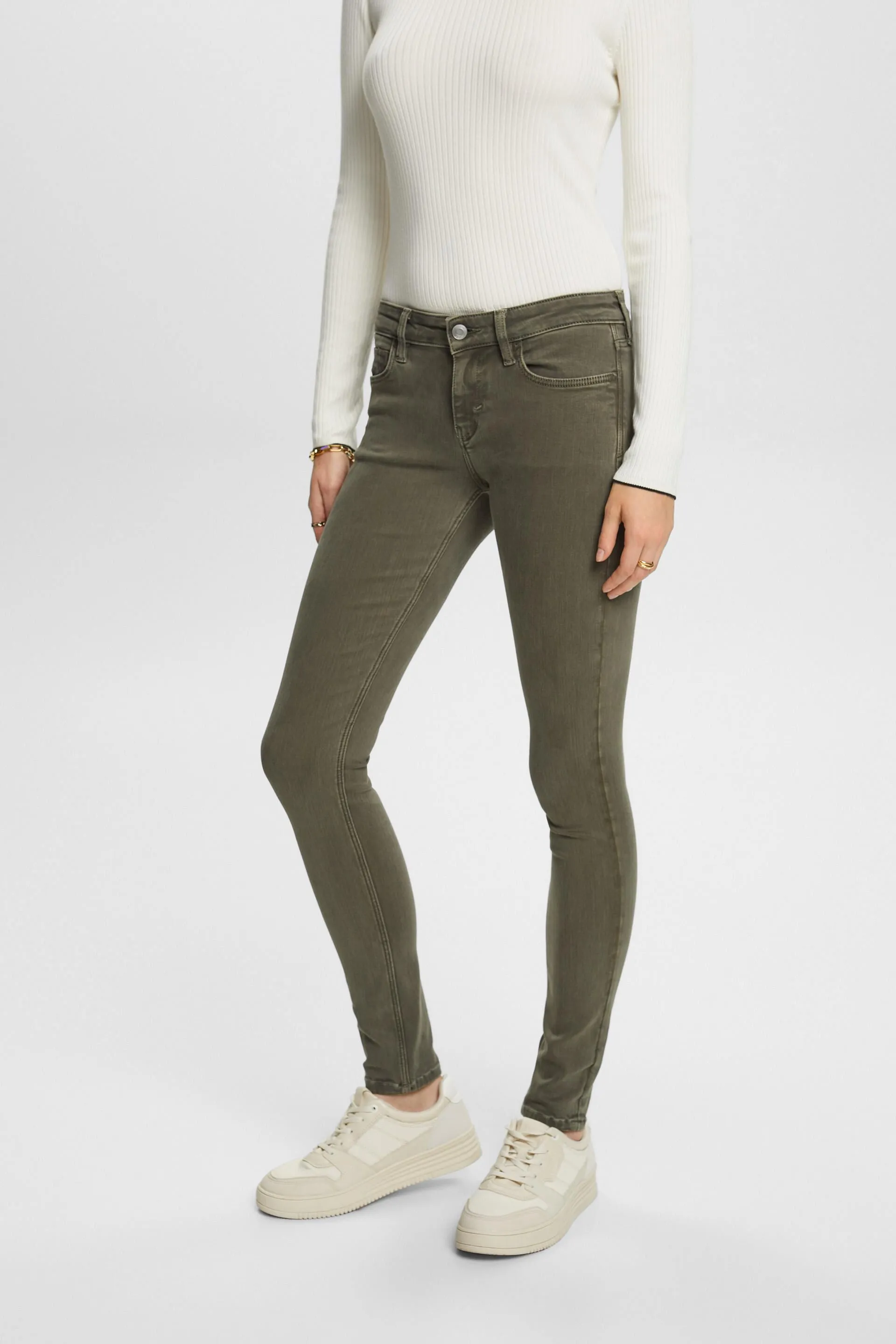 Pantaloni skinny a vita media