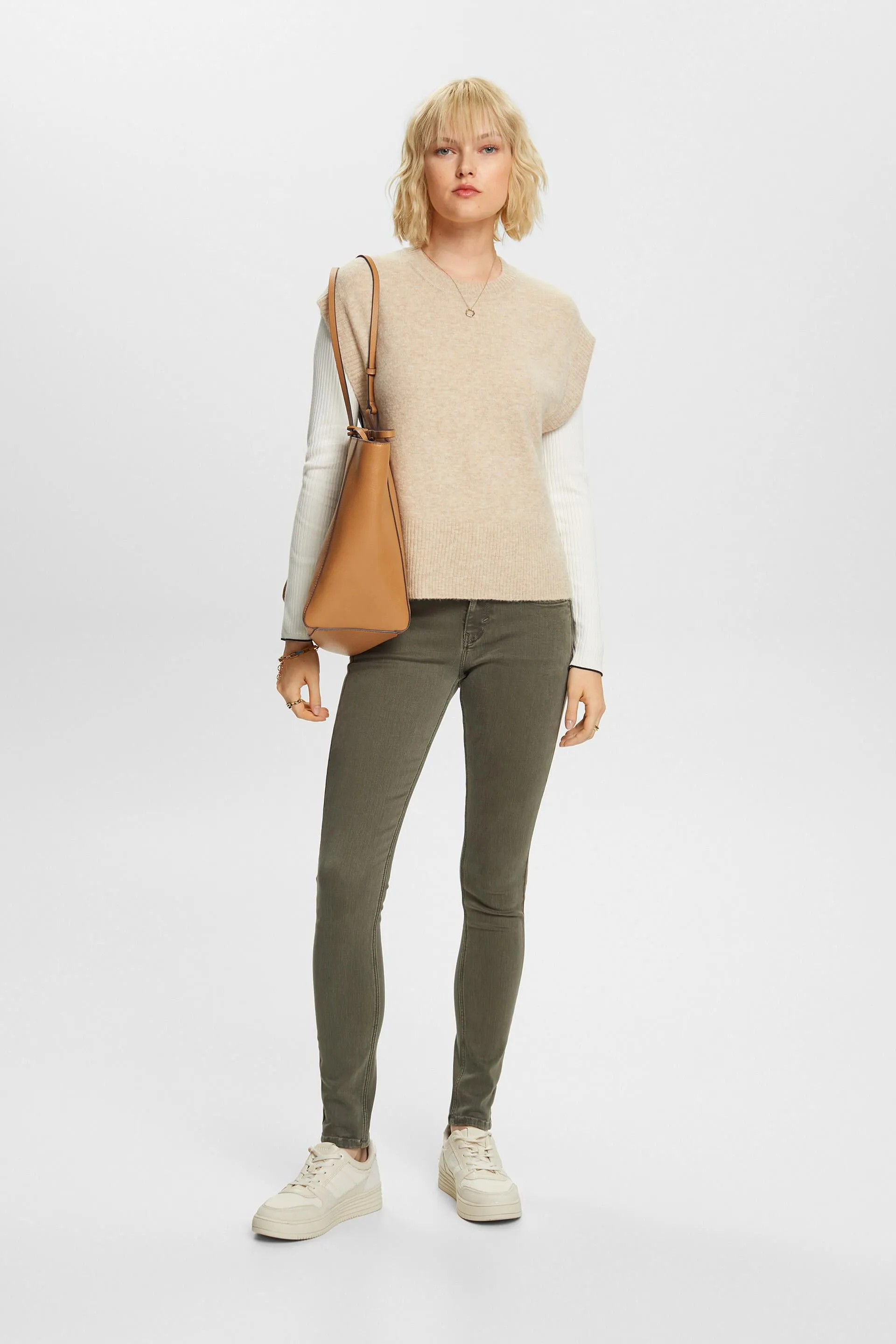 Pantaloni skinny a vita media