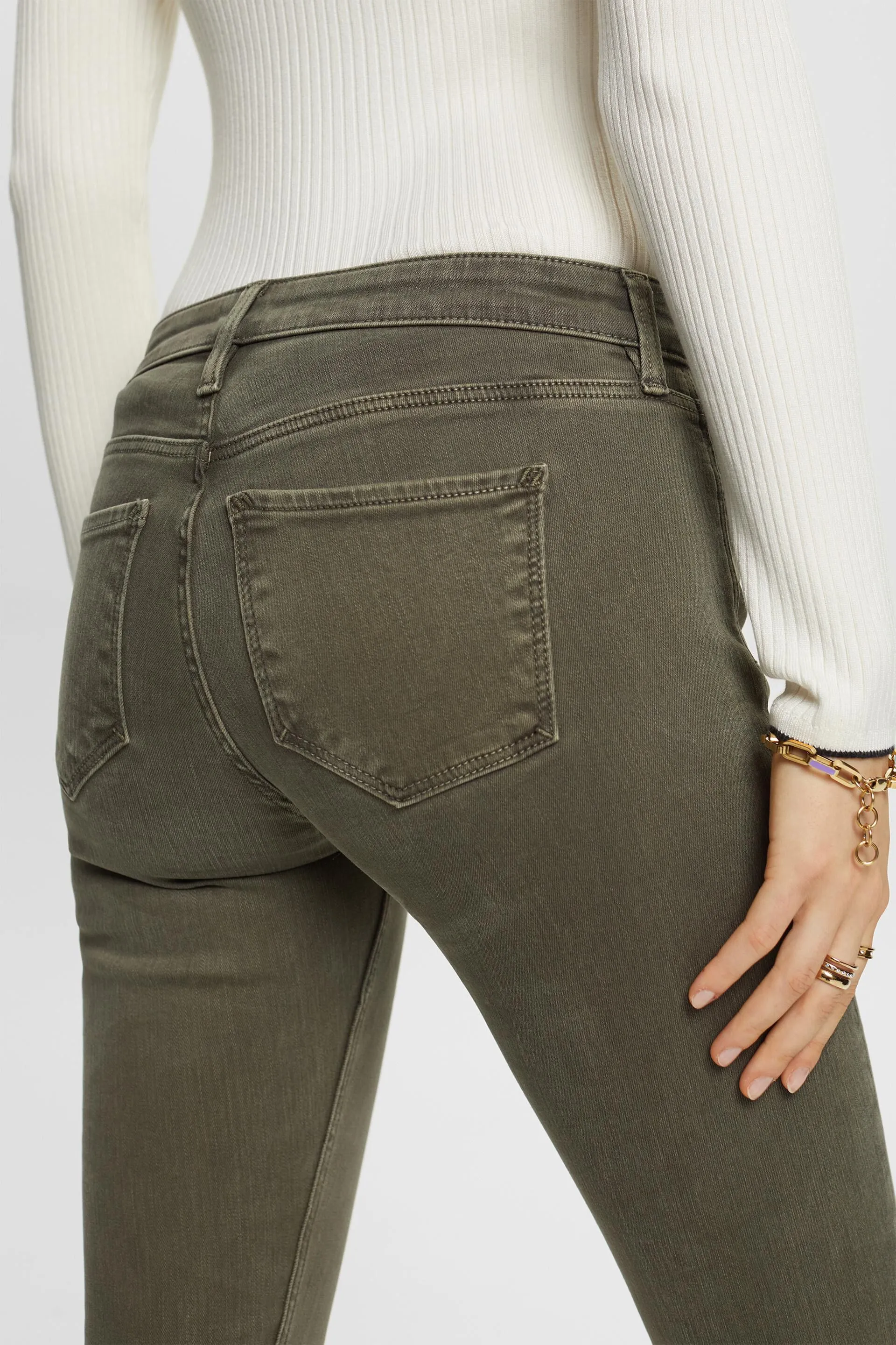 Pantaloni skinny a vita media
