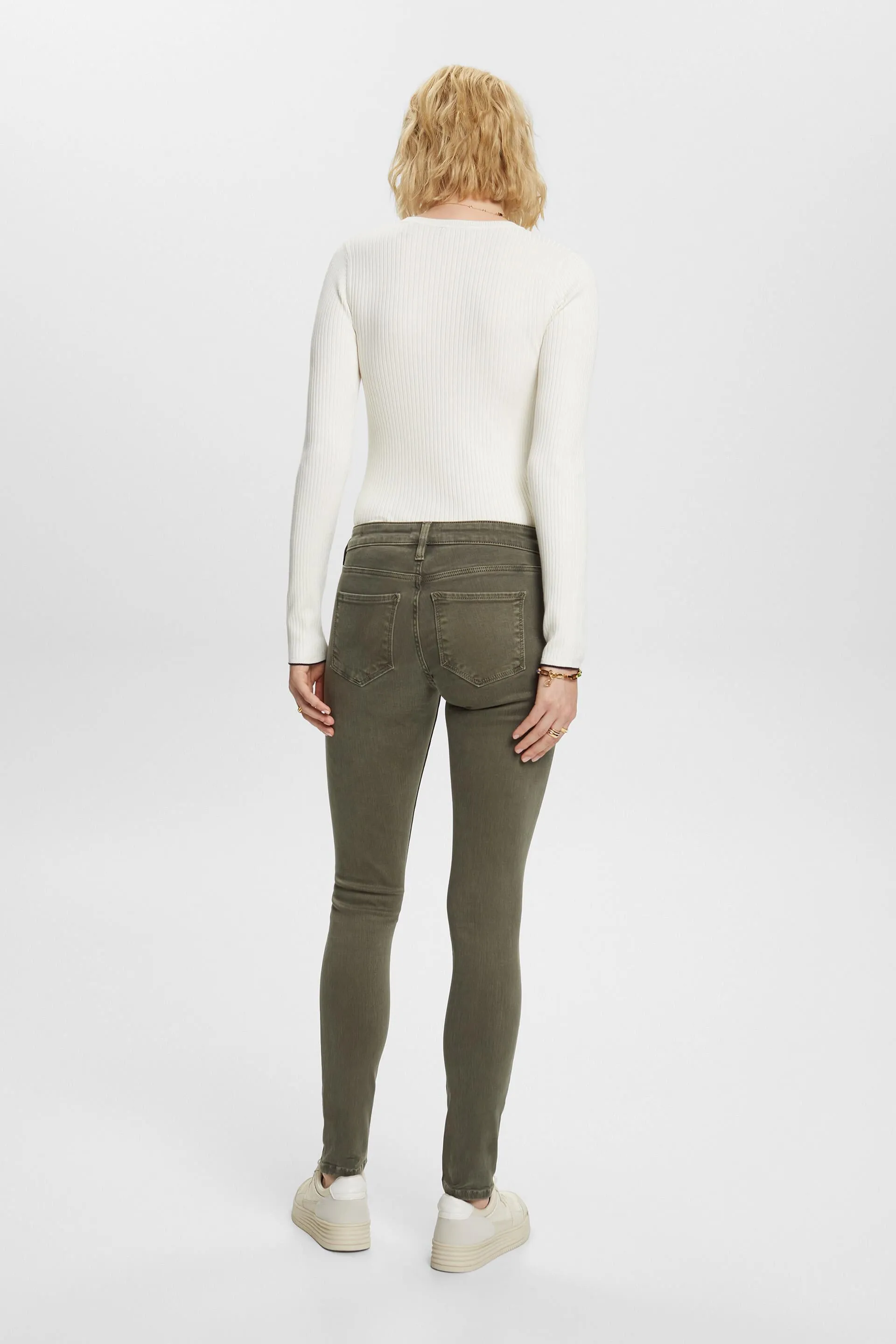 Pantaloni skinny a vita media