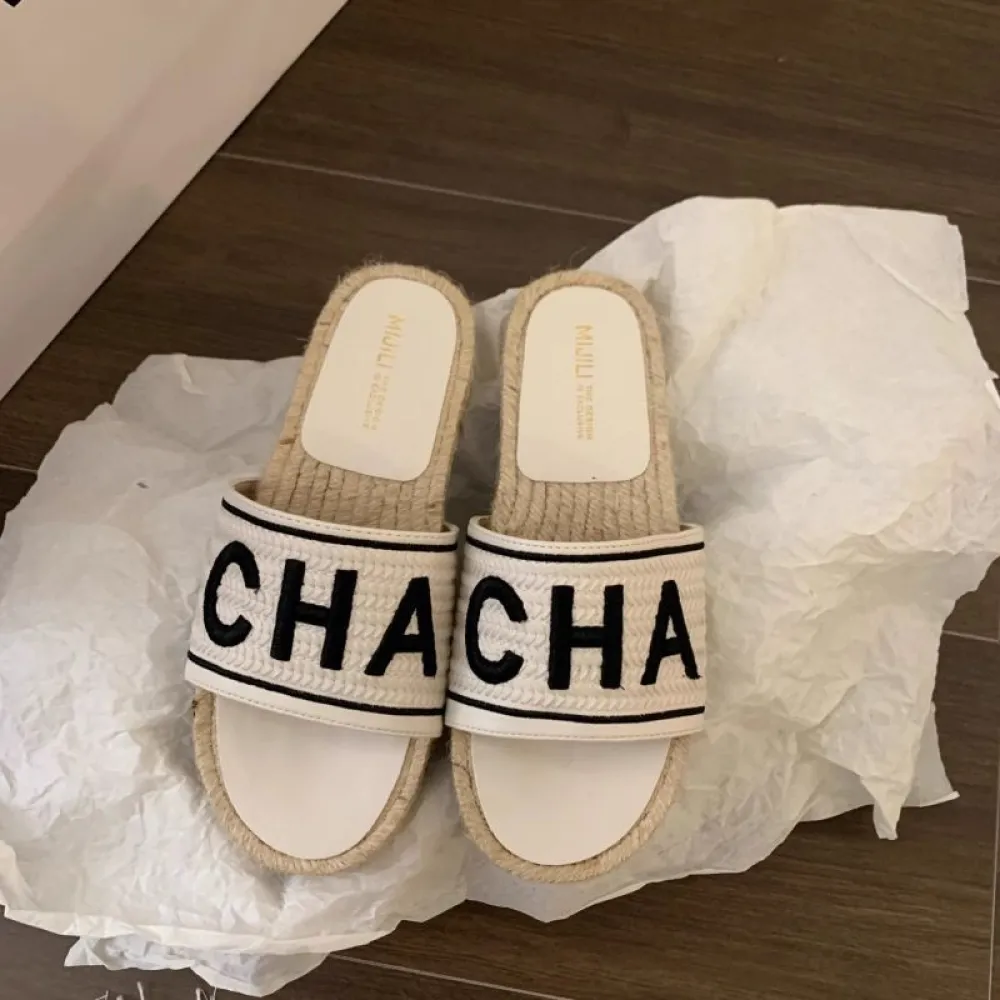 Pantofole moda intrecciate con suola spessa intrecciate scarpe da donna 2024 nuova estate abbigliamento esterno sandali casual s