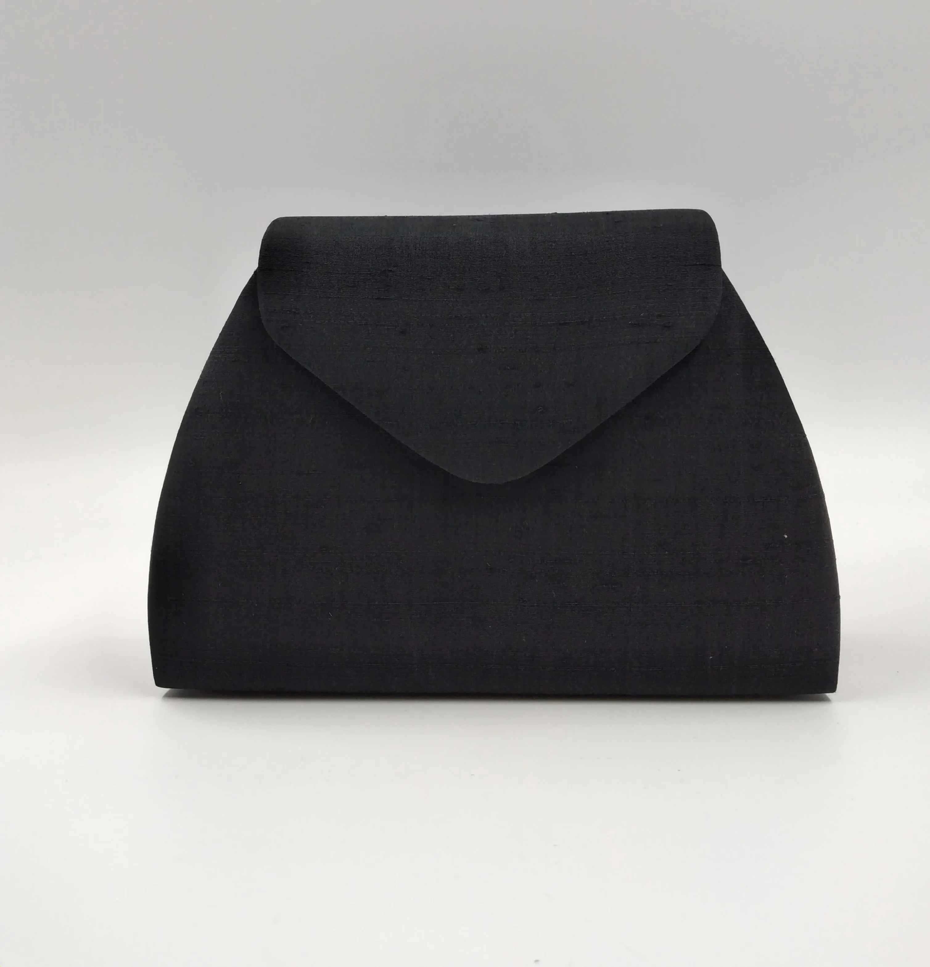 POCHETTE IN SATIN CON QUADRI