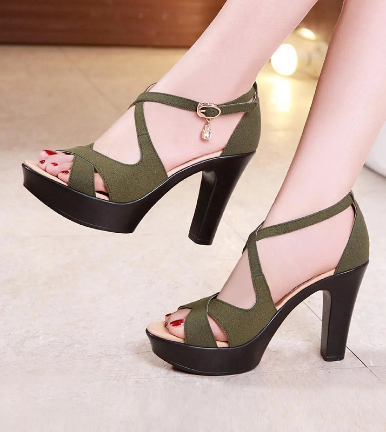 Sandali da donna con tacco alto in pelle Roma Sandali con plateau Donna Estate Scarpe eleganti Zeppe da donna con suola spessa