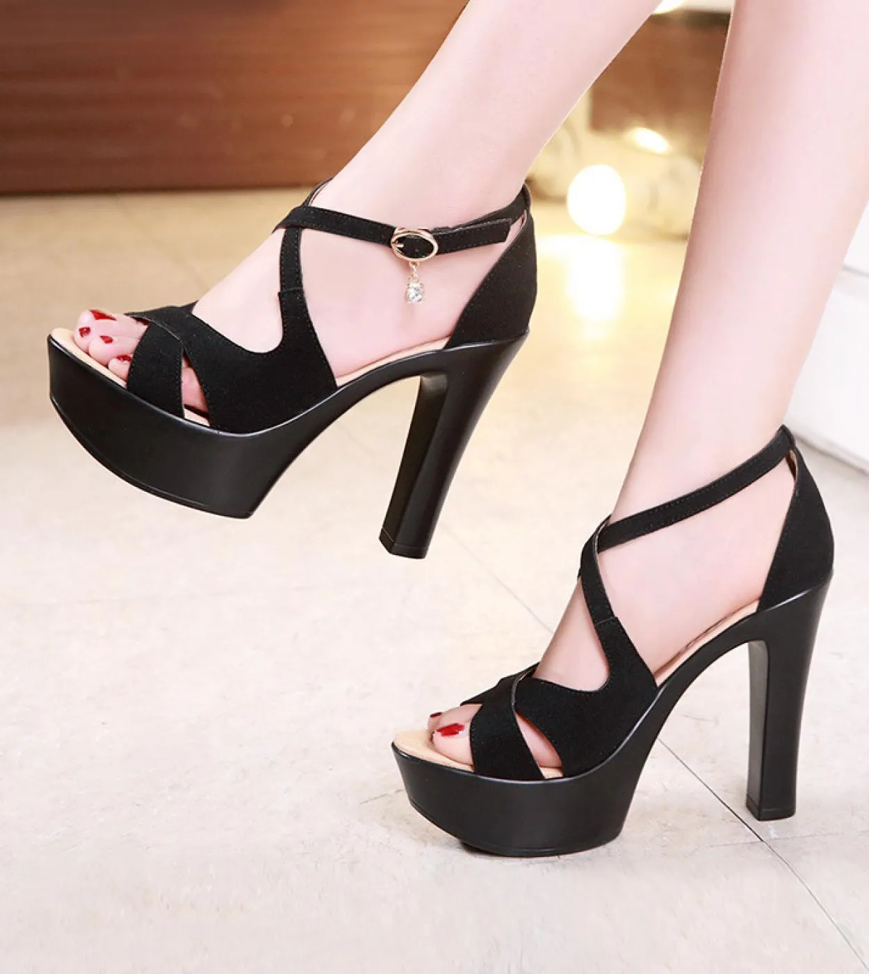 Sandali da donna con tacco alto in pelle Roma Sandali con plateau Donna Estate Scarpe eleganti Zeppe da donna con suola spessa