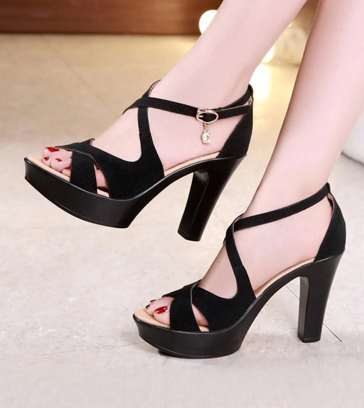 Sandali da donna con tacco alto in pelle Roma Sandali con plateau Donna Estate Scarpe eleganti Zeppe da donna con suola spessa