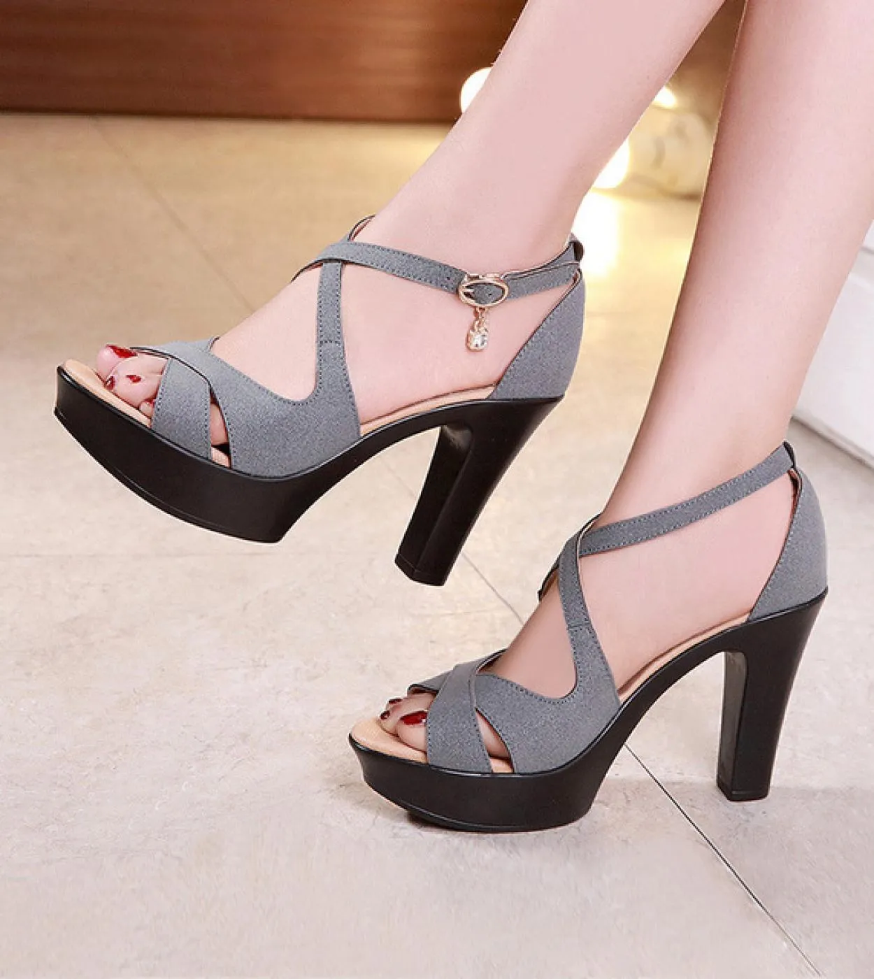 Sandali da donna con tacco alto in pelle Roma Sandali con plateau Donna Estate Scarpe eleganti Zeppe da donna con suola spessa