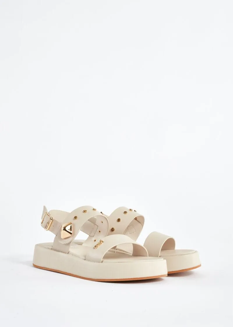 Sandali in pelle con borchie