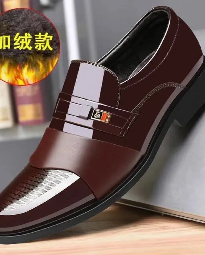 Scarpe da uomo in pelle Scarpe eleganti da lavoro Set di piedi di grandi dimensioni più scarpe da uomo in velluto Tutti abbinati