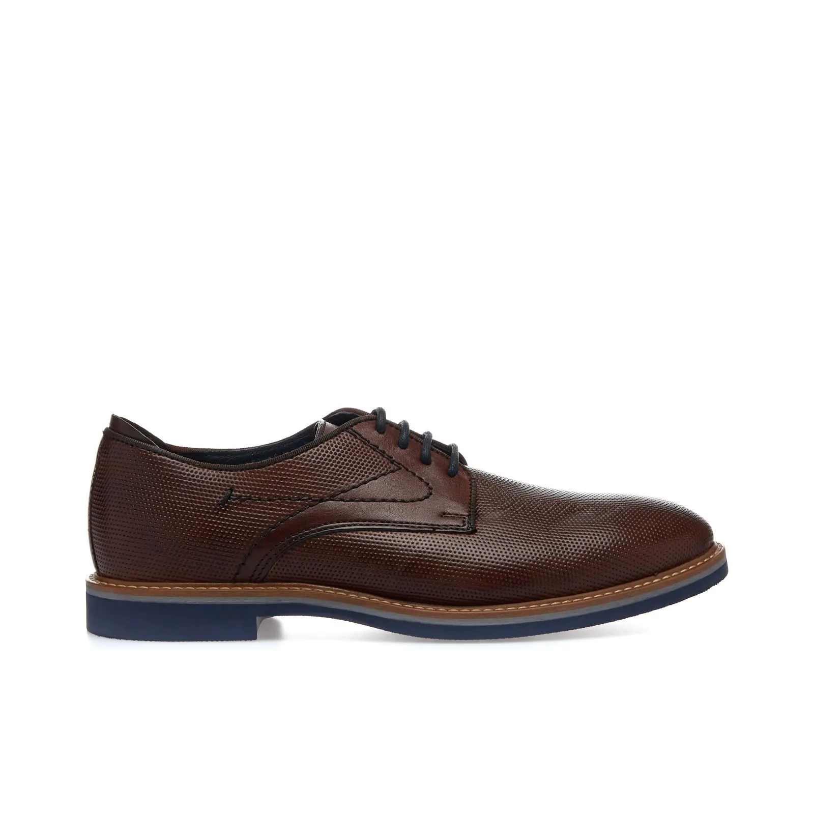 Scarpe marroni eleganti in pelle con lacci
