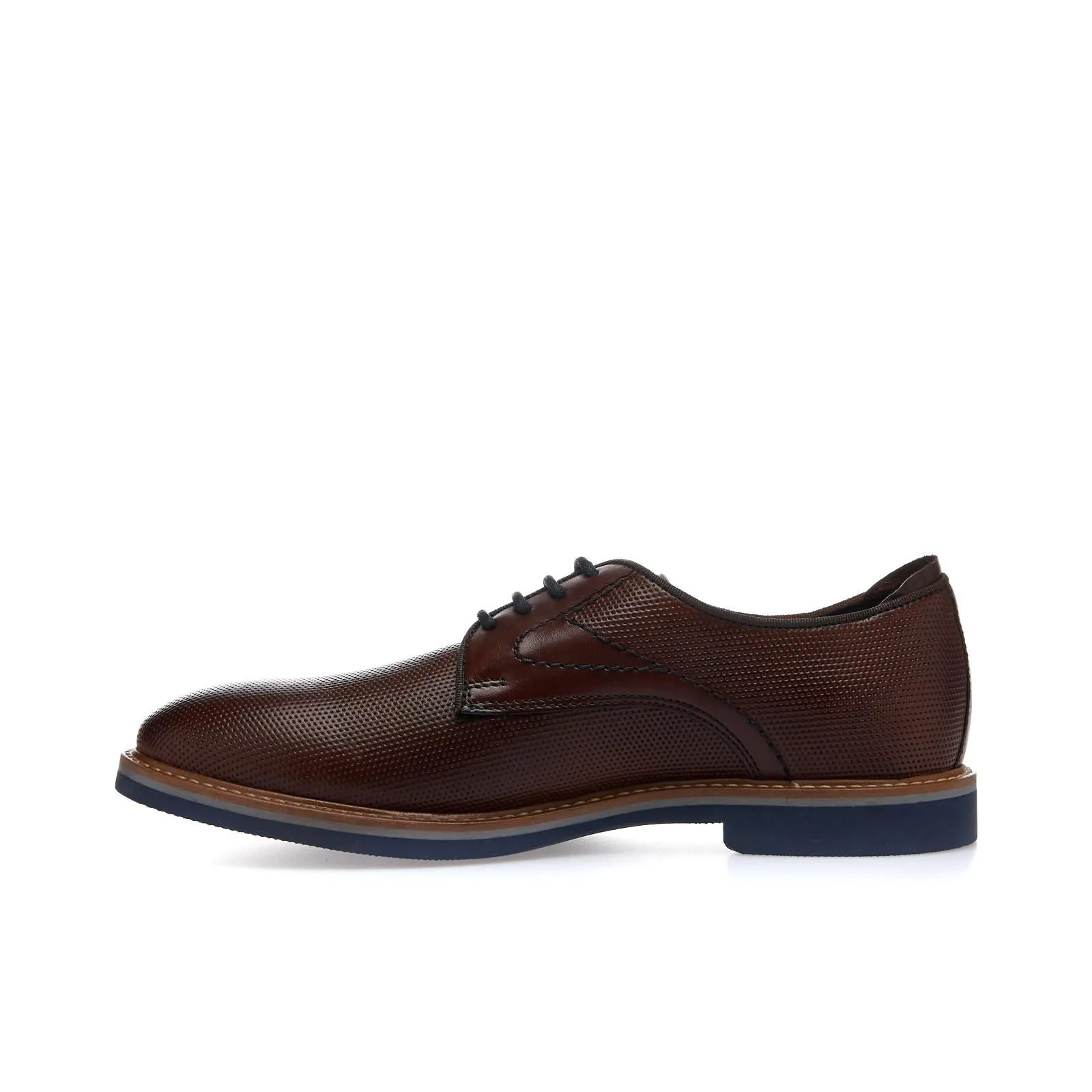 Scarpe marroni eleganti in pelle con lacci