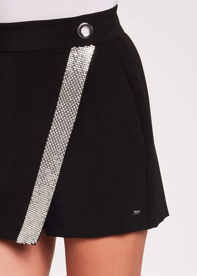 Short con dettaglio gioiello