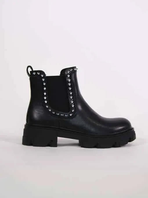 Stivaletto con piccole borchie argentate