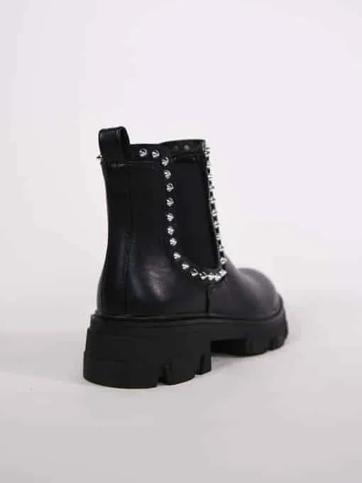 Stivaletto con piccole borchie argentate