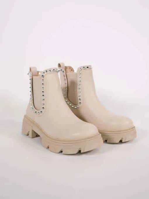 Stivaletto con piccole borchie argentate
