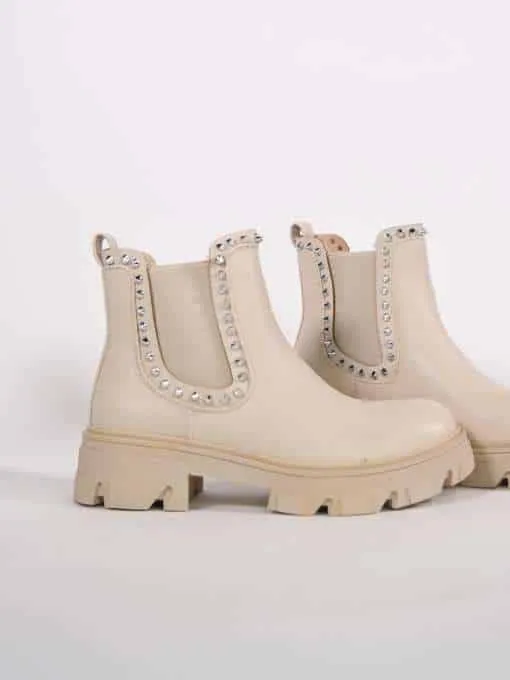 Stivaletto con piccole borchie argentate