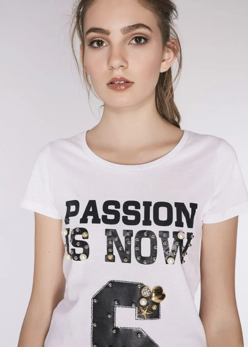 T-shirt in cotone con borchie