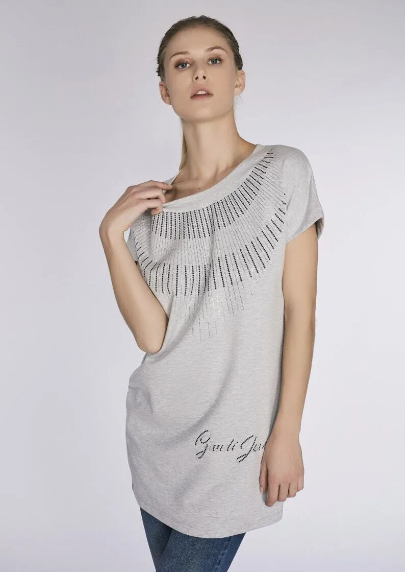 T-shirt lunga con strass e borchie