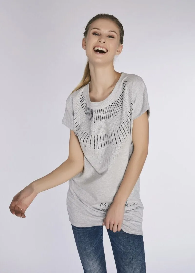T-shirt lunga con strass e borchie